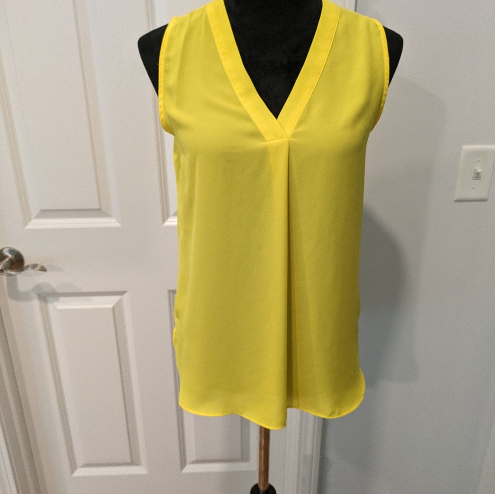 Women's Size S Top Sleeveless